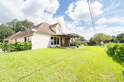 205 W Bronco Bend, Angleton, TX 77515 - Photo 26