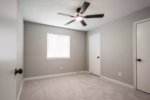 911 Briarcreek Dr, Baytown, TX 77521 - Photo 12