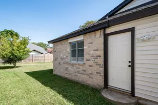 911 Briarcreek Dr, Baytown, TX 77521 - Photo 16