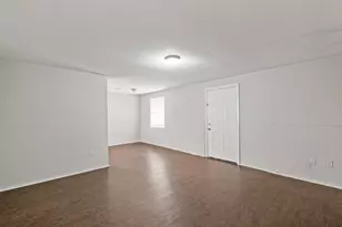 3910 Heatherbrook Dr, Houston, TX 77045 - Photo 2