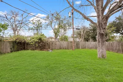 3910 Heatherbrook Drive, Houston, TX 77045 - Photo 10