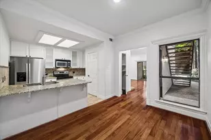 11711 Memorial Dr, Houston, TX 77024 - Photo 6