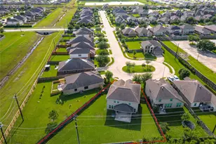 363 Century Oaks Ln, La Marque, TX 77568 - Photo 4