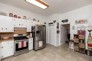 385 W Cora Lee St, Sour Lake, TX 77659 - Photo 16