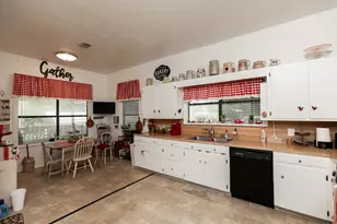 385 W Cora Lee St, Sour Lake, TX 77659 - Photo 12