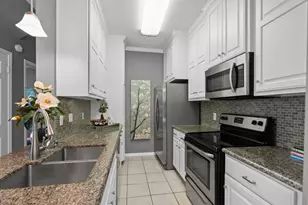 2212 Hopkins St, Houston, TX 77006 - Photo 6