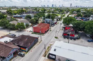 2212 Hopkins St, Houston, TX 77006 - Photo 28