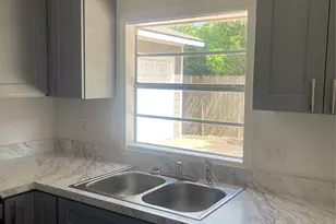2629 N Camp Cir, La Marque, TX 77568 - Photo 4