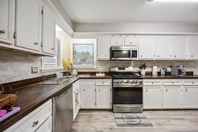 724 Aron Street, Baytown, TX 77520 - Photo 10