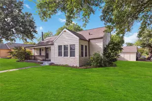 724 Aron St, Baytown, TX 77520 - Photo 4