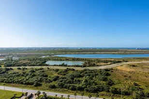 801 E Beach Dr, Galveston, TX 77550 - Photo 10