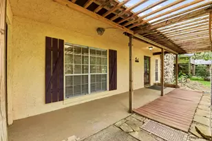 235 Thunderbird Ct, Conroe, TX 77304 - Photo 6