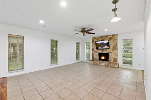 235 Thunderbird Ct, Conroe, TX 77304 - Photo 14