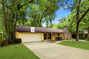 235 Thunderbird Ct, Conroe, TX 77304 - Photo 2