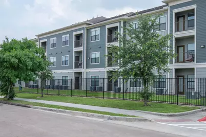2930 Plum Creek Lane #102, Houston, TX 77087 - Photo 14