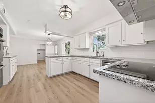 10602 Longmont Dr, Houston, TX 77042 - Photo 14