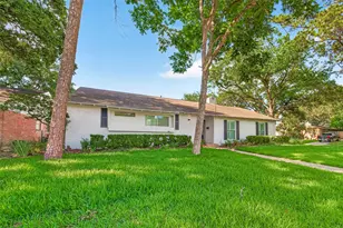 10602 Longmont Dr, Houston, TX 77042 - Photo 2