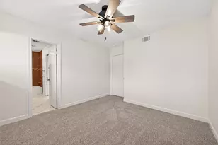 10602 Longmont Dr, Houston, TX 77042 - Photo 32