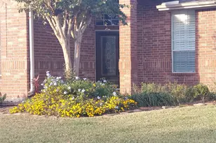 1601 N Lago Vista Ct, Pearland, TX 77581 - Photo 2