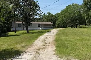 107 Twin Creek Dr, Huntsville, TX 77320 - Photo 2