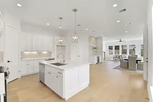 6009 Tyne St, Houston, TX 77007 - Photo 2