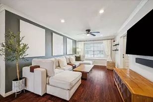 4415 Grass Valley St, Houston, TX 77018 - Photo 2