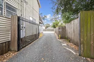 240 W 23rd St, Houston, TX 77008 - Photo 4