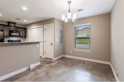 2002 20th Street #402, Huntsville, TX 77340 - Photo 6