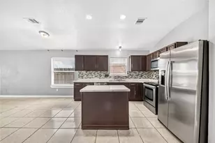 10515 Evergreen St, Baytown, TX 77523 - Photo 12