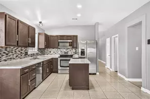10515 Evergreen St, Baytown, TX 77523 - Photo 14