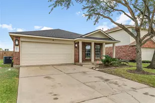 10515 Evergreen St, Baytown, TX 77523 - Photo 2