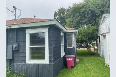 1311 W 6th Street, Freeport, TX 77541 - Photo 8