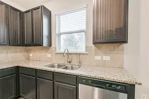 2036 Elkington Cir, Conroe, TX 77304 - Photo 16