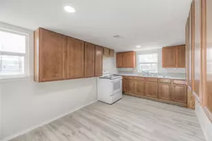 328 W Sherwood Dr, Livingston, TX 77351 - Photo 6