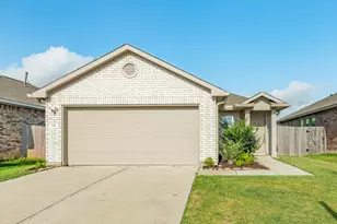 108 Cullen St, Angleton, TX 77515 - Photo 2