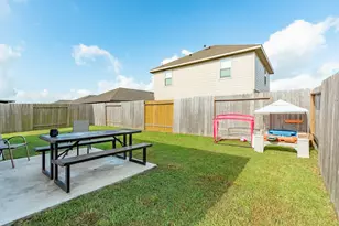 108 Cullen St, Angleton, TX 77515 - Photo 22