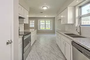 16818 Dutch Ridge Dr, Sugar Land, TX 77498 - Photo 14