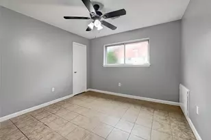 2103 Williamsburg Ct N, League City, TX 77573 - Photo 4