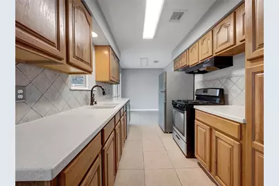 2103 Williamsburg Court N, League City, TX 77573 - Photo 2