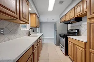 2103 Williamsburg Ct N, League City, TX 77573 - Photo 2