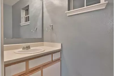 9042 McGallion Road, Houston, TX 77022 - Photo 10