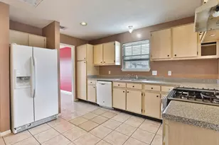 9042 McGallion Rd, Houston, TX 77022 - Photo 6