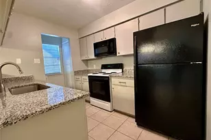 2401 Sycamore Ave, Huntsville, TX 77340 - Photo 10