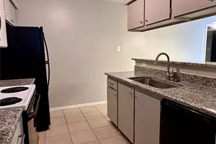 2401 Sycamore Ave, Huntsville, TX 77340 - Photo 4