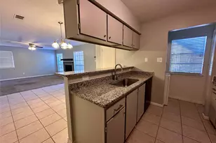 2401 Sycamore Ave, Huntsville, TX 77340 - Photo 12