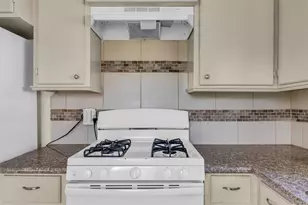 131 E 31st 1/2 St, Houston, TX 77018 - Photo 16