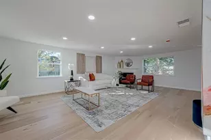 2414 Walnut Bend Ln, Houston, TX 77042 - Photo 6