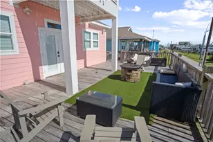 962 Meynig Dr, Crystal Beach, TX 77650 - Photo 8