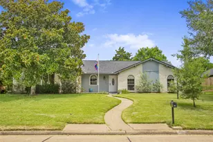 5451 Apple Blossom Ln, Friendswood, TX 77546 - Photo 4