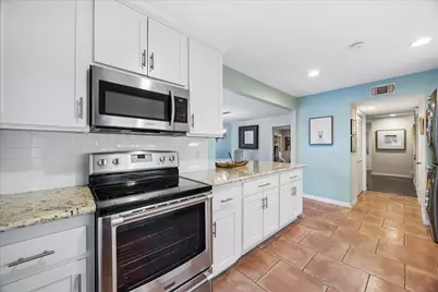 12941 Trail Hollow Drive, Houston, TX 77079 - Photo 10